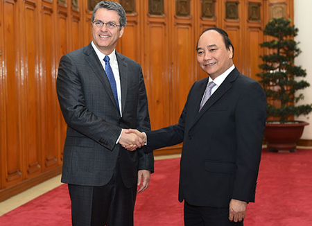 Thủ tướng Nguyễn Xuân Phúc và Tổng Giám đốc WTO Roberto Azevedo.
